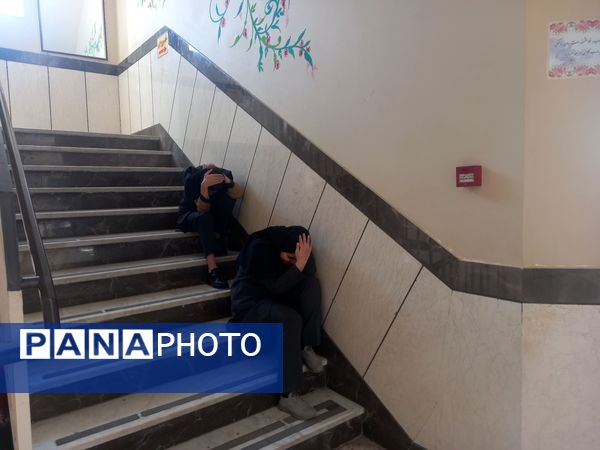 اجرای مانور زلزله در دبستان فرهنگ فرازمند