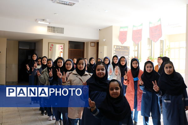 صبحگاه شاد مدارس دخترانه استان اصفهان در قالب طرح «نوجوان شاد ایرانی (نشا)»