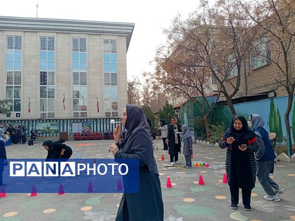 مسابقه جذاب مادر و دختر در دبستان مصلی نژاد حضرت زینب(س)