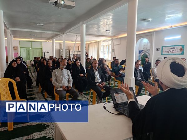 جلسه هدایت تحصیلی ویژه اولیای دانش آموزان پایه نهم دبیرستان میثاق 