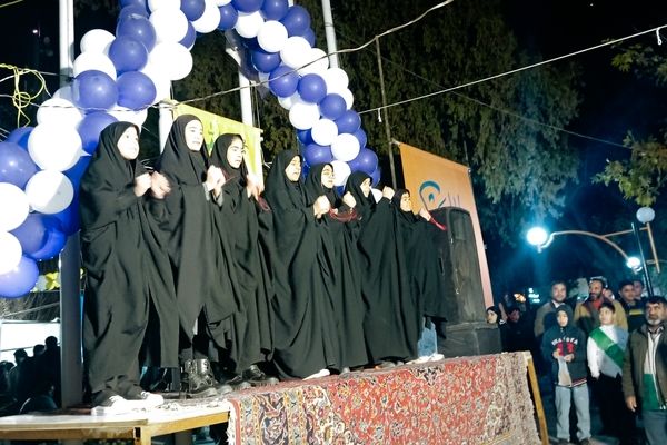 اجرای گروه های سرود در شهرستان کاشمر 