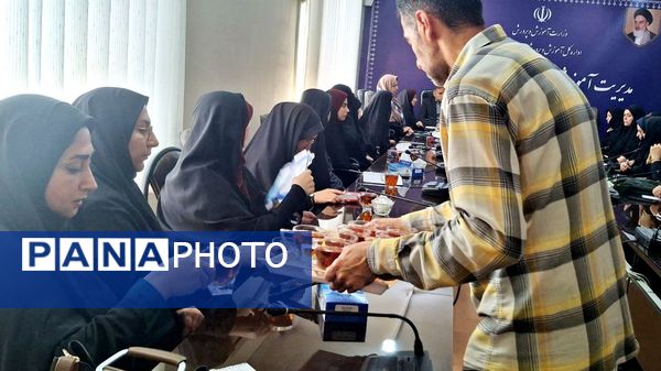 نشست بانوان ستادی با سرپرست آموزش و پرورش قائمشهر