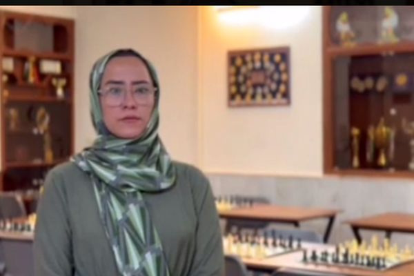 همدردی قهرمان پاراشطرنج کشور با خانواده‌های داغدار شهدا