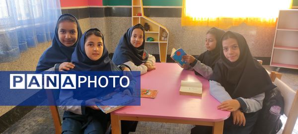 بازدید دانش آموزان مدرسه شهید خاقانی شیروان از کتابخانه اندیشه‌‌ در هفته کتاب و کتابخوانی