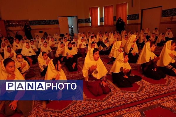 افتتاح کتاب «از ایرانمان دفاع کنیم» در دبستان ۲۲ بهمن با حضور مادر شهید عرشیان افشارمند