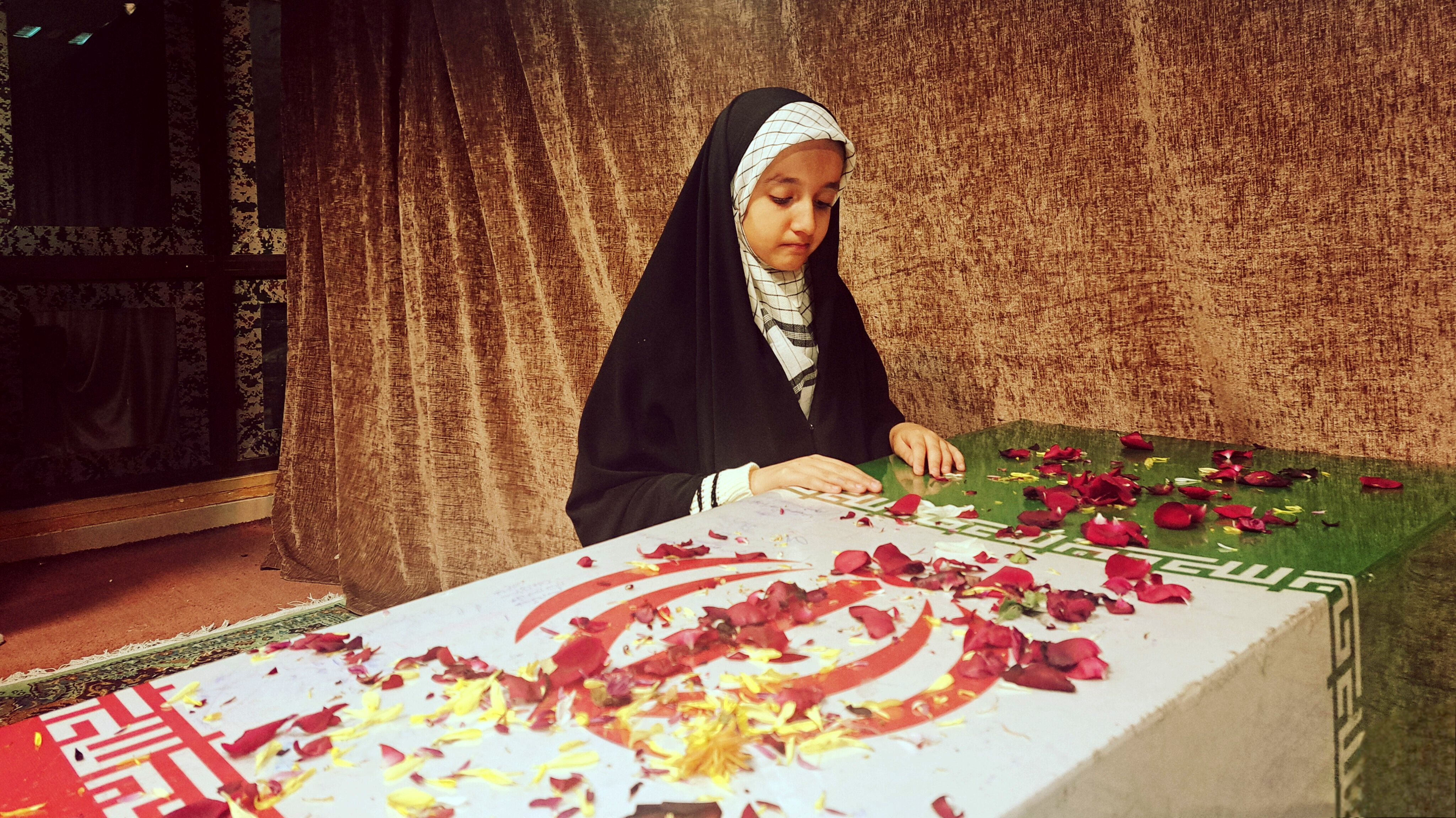 در نقش خادم؛ روایت خبرنگار پانا از همدلی با خادمین شهدای گمنام در ایام فاطمیه