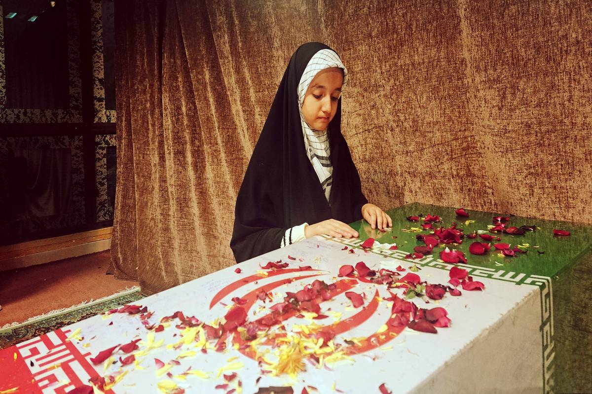 در نقش خادم؛ روایت خبرنگار پانا از همدلی با خادمین شهدای گمنام در ایام فاطمیه