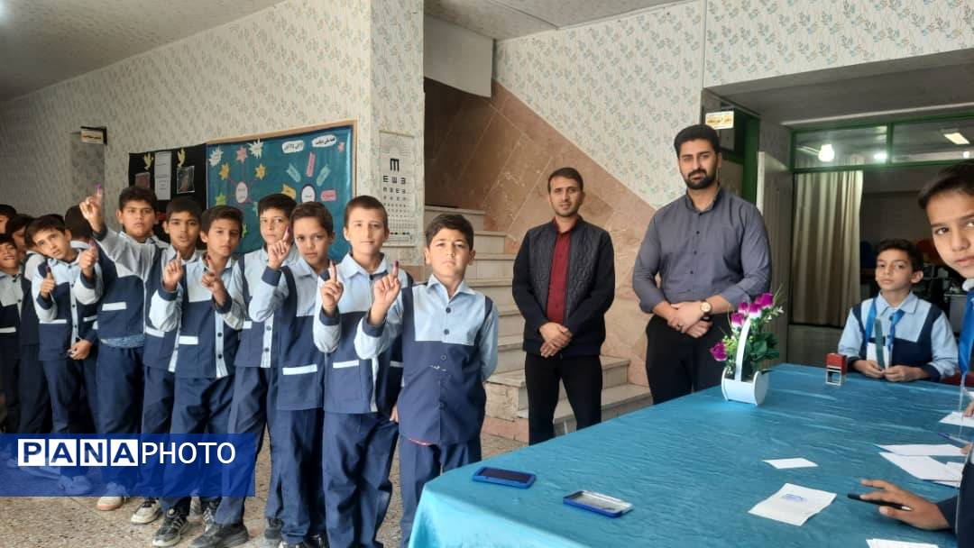 برگزاری انتخابات شورای دانش‌آموزی در مدرسه جیحون خاتم