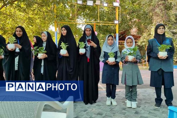 اردوی مادر دختری دانش‌آموزان ناحیه یک مشهد به‌مناسبت روز خانواده
