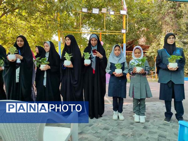 اردوی مادر دختری دانش‌آموزان ناحیه یک مشهد به‌مناسبت روز خانواده