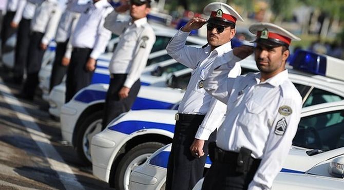 حضور پلیس راه در ۱۲۳ گردنه برفی کشور