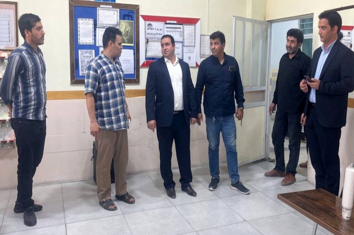 بازدید مدیر آموزش و پرورش نورآباد لرستان از مدرسه شهید سلیمانی در قالب پروژه مهر