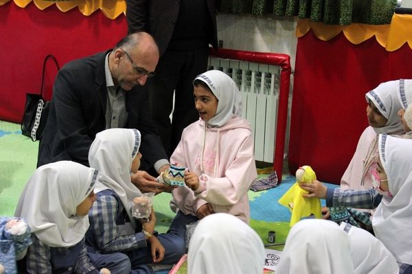 بازدید معاون پرورشی آموزش‌وپرورش ورامین از مدارس در هفته فرهنگی‌هنری «ماها»