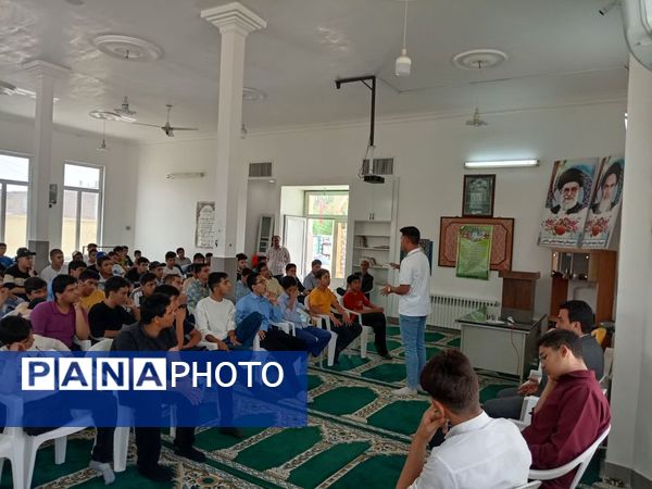 حضور جمعی از اعضای دبیرستان نمونه آیت‌الله خامنه‌ای در مدرسه نمونه دانش