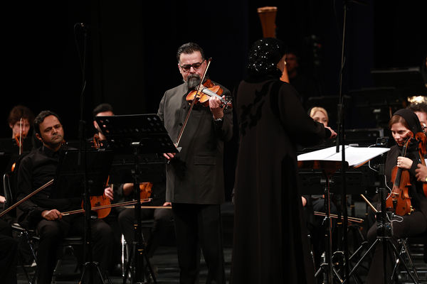 ارکستر سمفونیک تهران به رهبری «پانیذ فریوسفی»