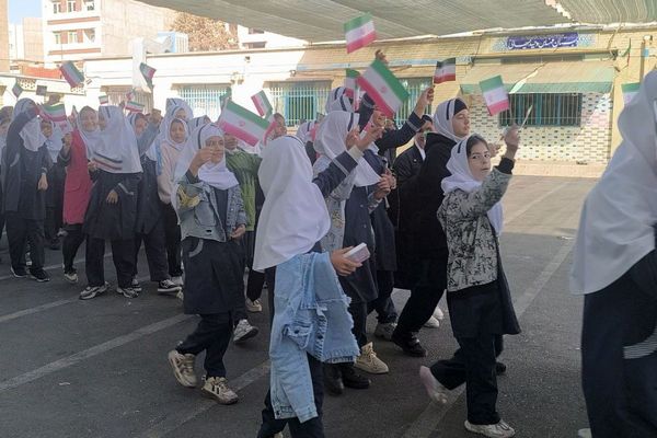 تجدیدِ پیمان با انقلاب و اهل بیت(ع) در روز ۱۳ آبان