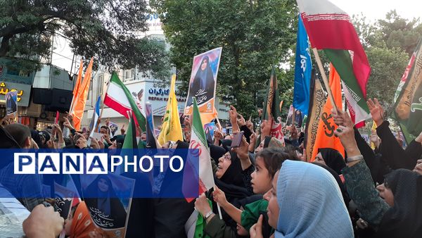 جلوه‌هایی از اجتماع مردم بجنورد در تجلیل از بانوی شجاع رسانه ملی