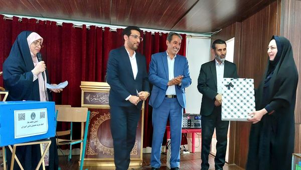جشن عاطفه‌ها در مدارس منطقه ۵؛ جلوه‌ای از همدلی برای حمایت از دانش‌آموزان نیازمند