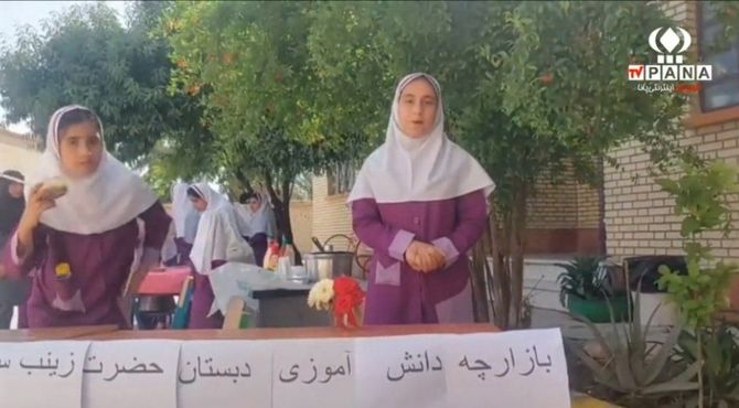 بازارچه دانش‌آموزی در رود فاریاب دشتستان