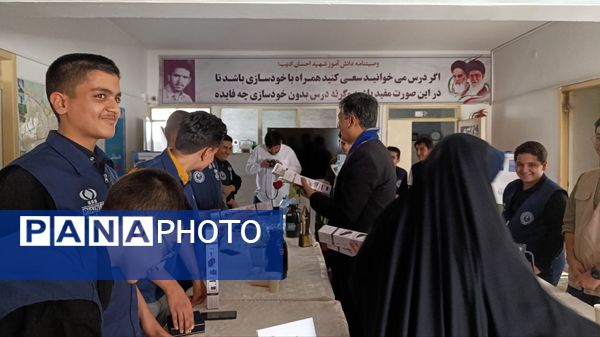 تجلیل از دانش آموز خبرنگاران پسر فعال در مانور خبرگزاری پانا در سازمان دانش آموزی استان خراسان رضوی