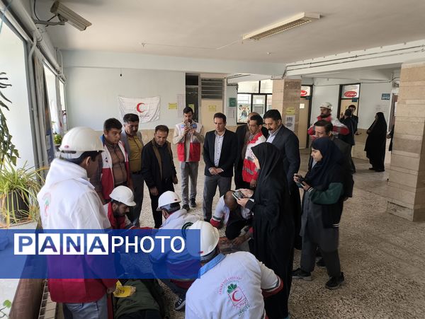 هنرستان کار و دانش رهبری میزبان مانور نمادین زلزله شد