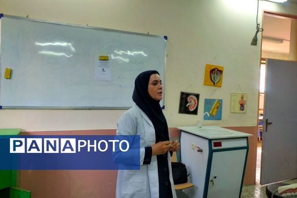 برگزاری کارگاه کار با میکروسکوپ در پژوهش‌سرای دانش‌آموزی بو‌علی سینای ملارد