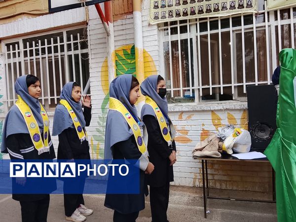 جشن روز مادر و جشنواره کیک و دسر در دبیرستان دخترانه دانشور ۲ 
