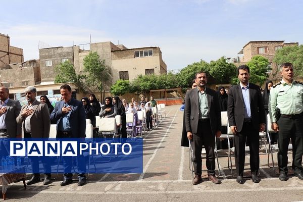 آیین گرامیداشت مقام معلم و به صدا درآوردن زنگ سپاس معلم در مدرسه شهید مرادی و شهید کلانتری پاکدشت