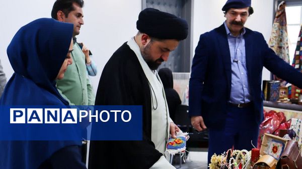نمایشگاه دستاورد‌های هنری معلولان اعصاب و روان در محمدشهر کرج