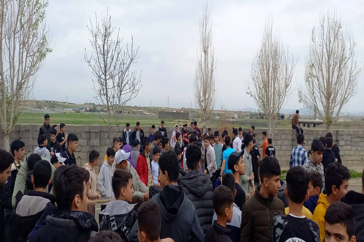 فینال هیجان‌انگیز مسابقات طناب‌کشی در دبیرستان شبانه‌روزی توحید