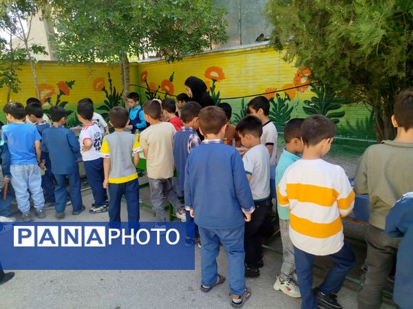برگزاری بازارچه درون مدرسه‌ای در دبستان مبین شیروان