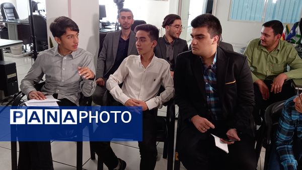 حضور دانش‌آموز خبرنگاران پانا شهرستان‌های تهران در مناظره و نشست انتخاباتی ر‌أی‌اولی‌ها