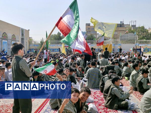 اجتماع دانش‌آموزان ابتدایی پسرانه امام رضا(ع) واحد ۸ در حمایت از عملیات وعده صادق ۲ 