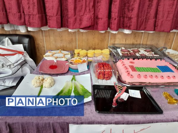 نمایشگاه دست‌سازه در دبیرستان مصلی نزاد حضرت زهرا(س) ناحیه سه