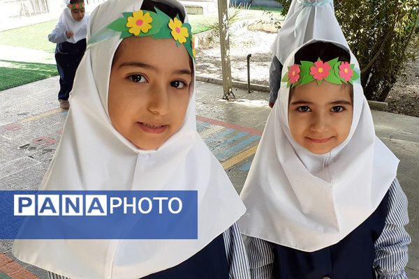 جشن شکفتن غنچه‌ ها، در دبستان مهرتابان بهارستان دو