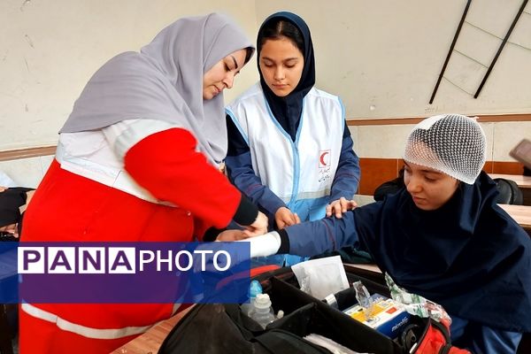 مانور سراسری زلزله در مدارس کهریزک و باقرشهر 