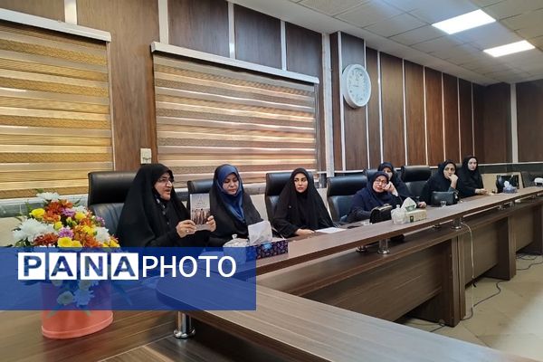 نشست بانوان ادارات چهاردانگه با "طعم کتاب"