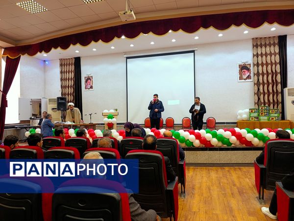 مراسم تقدیر از برگزیدگان قرآنی و فرهنگی در جشنواره‌های فردا و کارینو