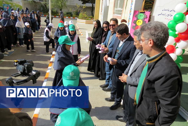 برنامه زنگ ایمنی و ترافیک در مدرسه شهدا فرهنگی دخترانه 