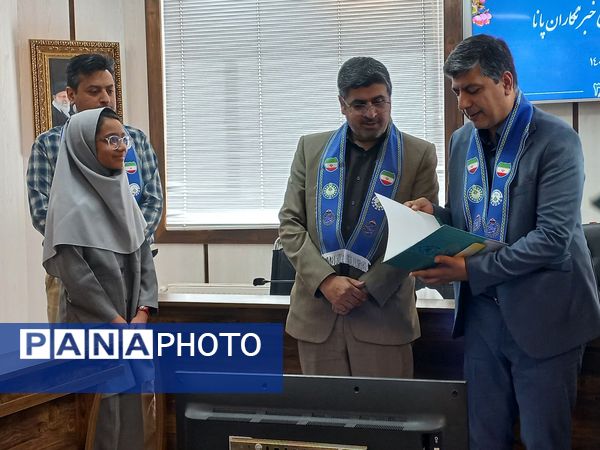 نشست صمیمی دانش‌آموز خبرنگاران پانا ناحیه 3 مشهد با مدیر سازمان دانش آموزی خراسان رضوی