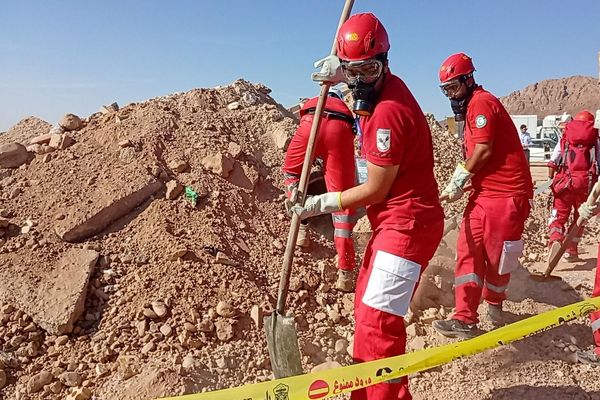 برگزاری مانور تمام عیار زلزله در شهرستان سمنان با حضور دستگاه ها و ارگان های کشوری