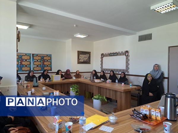 دبستان شقایق‌ها در بخش صفادشت با تجهیز و زیباسازی مدرسه به استقبال ماه مهر رفت