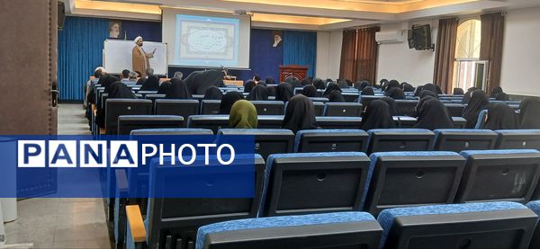 کارگاه تدبر در قرآن کریم با حضور حجتالاسلام قدرتی در خرمآباد