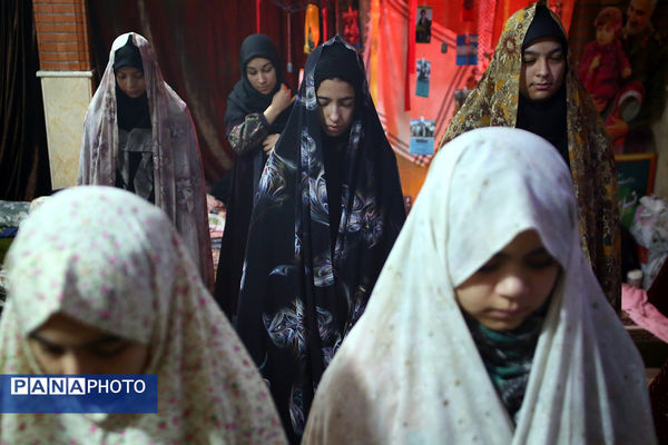 اعتکاف دانش‌آموزی در مسجد لولاگر