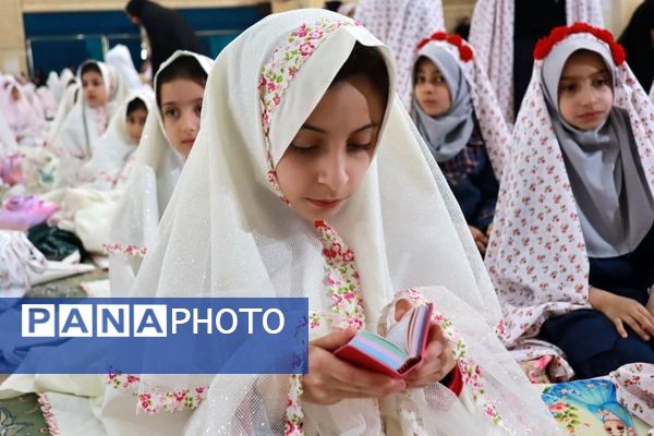  جشن عبادت ۱۵۰۰ دانش‌آموز دختر میبدی در هفته گرامیداشت امور تربیتی و تربیت اسلامی