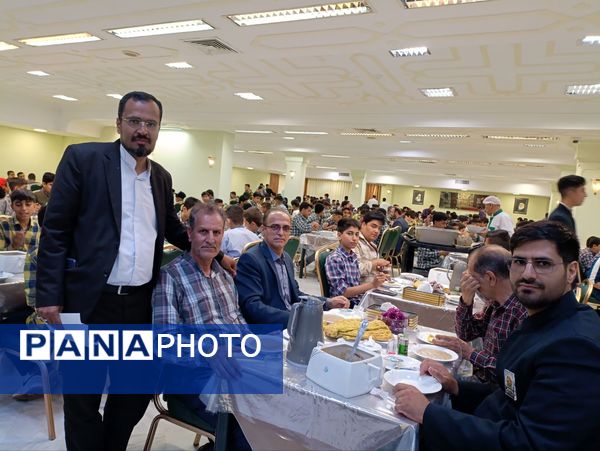 اجتماع 5 هزار نفری نوجوانان دانش آموز در حرم مطهر رضوی 