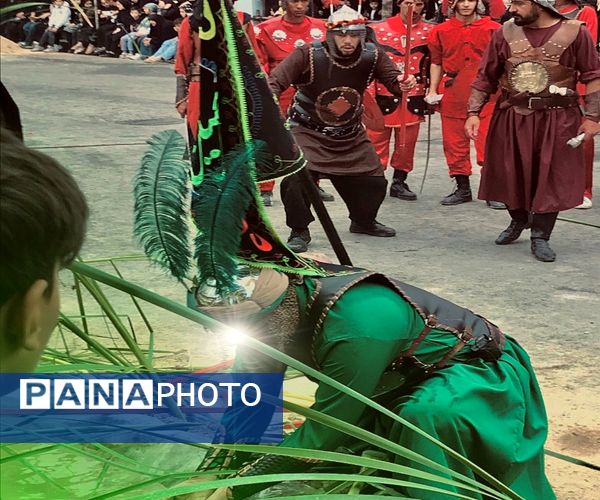 اقامه نماز ظهر عاشورا و آیین تعزیه‌خوانی در اردبیل 