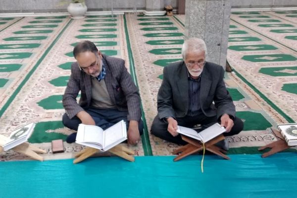 محفل جزء‌خوانی قرآن‌کریم در مسجد جامع ماهان