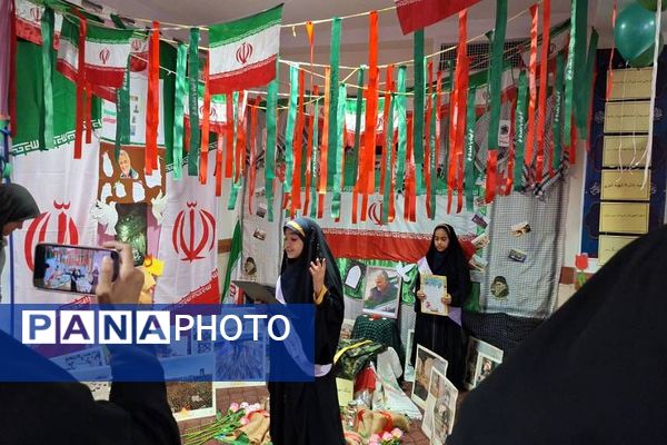 برگزاری نمایشگاه عفاف و حجاب و مشاغل در مدارس ناحیه دو شهرری 