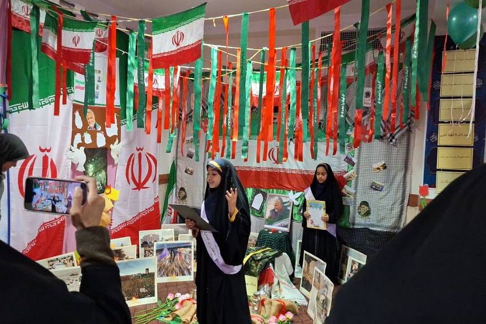 برگزاری نمایشگاه عفاف و حجاب و مشاغل در مدارس ناحیه دو شهرری 